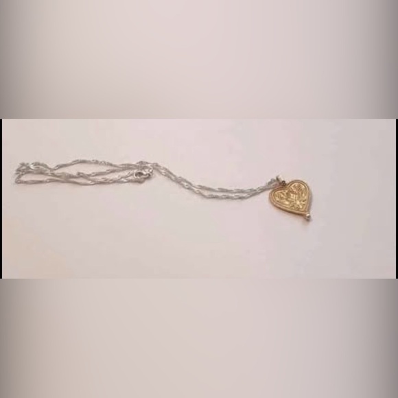 Elegant Gold plated Heart Pendant Necklace - Picture 3 of 4
